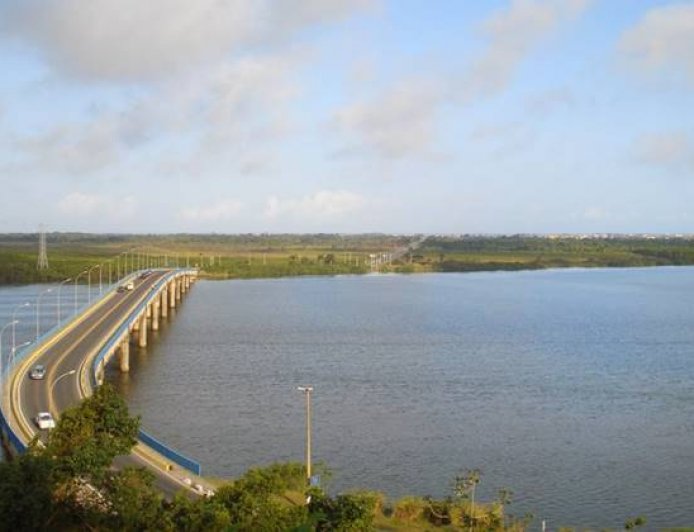 Quais as cidades vizinhas de Ilha Comprida
