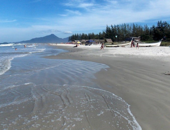 Qual a praia mais badalada de Ilha Comprida?