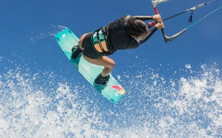 Onde Praticar Kitesurf e Windsurf em Ilha Comprida: Guia Completo